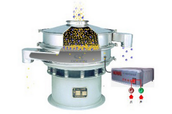 超聲波振動篩工作原理：物料進入超聲波振動篩體內(nèi)，通過振動電機與超聲波換能器的配合使用實現(xiàn)，物料的篩分，分級，除雜等篩分目的。