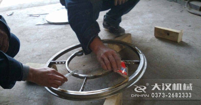 超聲波振動篩換網(wǎng)步驟4 超聲波振動篩換網(wǎng)步驟4