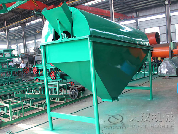 滾筒篩主要采用的是碳鋼材質(zhì)其主要的優(yōu)勢是價(jià)格比較便宜。