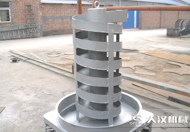 DZC垂直振動(dòng)提升機(jī)：由于該產(chǎn)品屬于一種向上式的輸送和擺放方式所以，對(duì)于空間大小的要求較小。