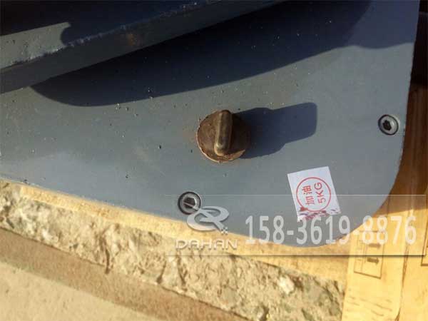 頂擊式振篩機(jī)細(xì)節(jié)圖 頂擊式振篩機(jī)細(xì)節(jié)圖