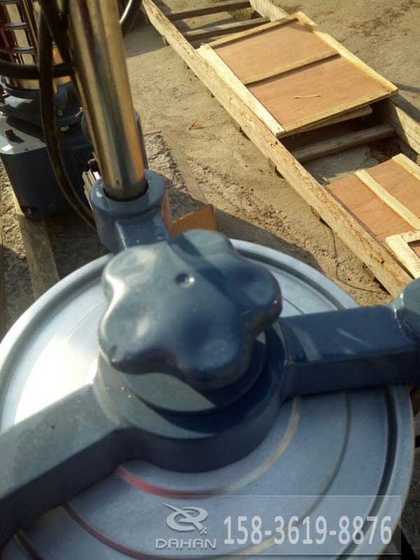 頂擊式振篩機(jī)細(xì)節(jié) 頂擊式振篩機(jī)細(xì)節(jié)