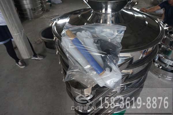 多層不銹鋼振動(dòng)篩 多層不銹鋼振動(dòng)篩