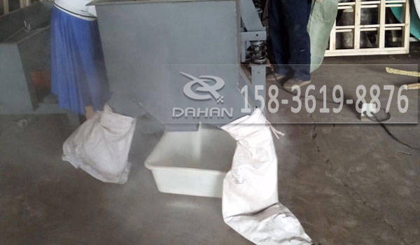 鋸末直線振動(dòng)篩試機(jī) 鋸末直線振動(dòng)篩試機(jī)