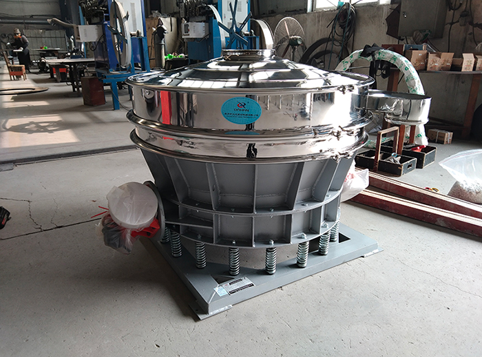 直徑1000mm直排篩與物料接觸的部分為304不銹鋼材質(zhì)適合篩分一些食品，化工，醫(yī)藥等行業(yè)的篩分要求。