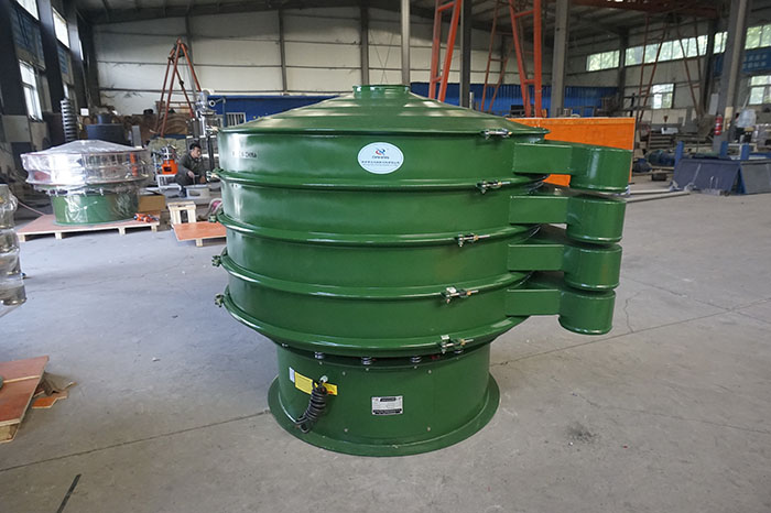 直徑1000mm振動篩主要采用的是碳鋼材質的直徑為1000mm的振動篩，對于層級用戶可根據(jù)自己的需求進行選擇。