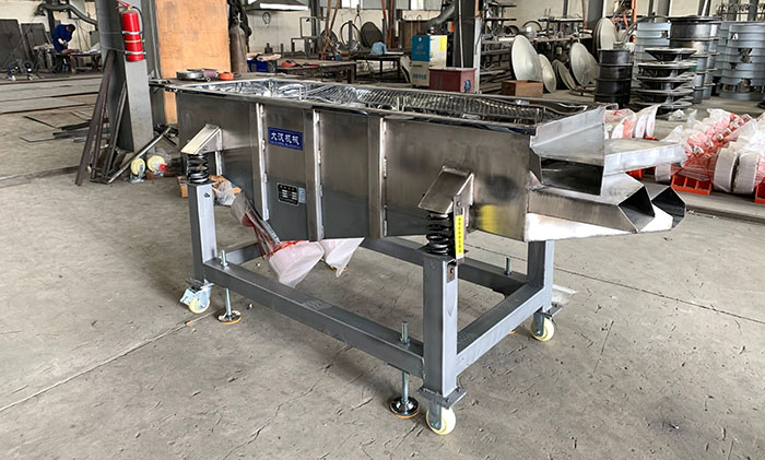 糧食直線振動(dòng)篩整機(jī)展示