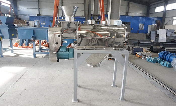 氣旋篩分機與氣流篩分機的篩分原理基本相似，所以針對于其旋篩分機的篩分壓力。會比氣流篩分機的壓力要大一些。