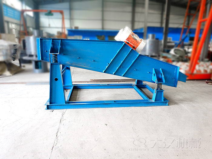 振動(dòng)脫水篩主要用于選煤，選礦等大型的篩選行業(yè)中。