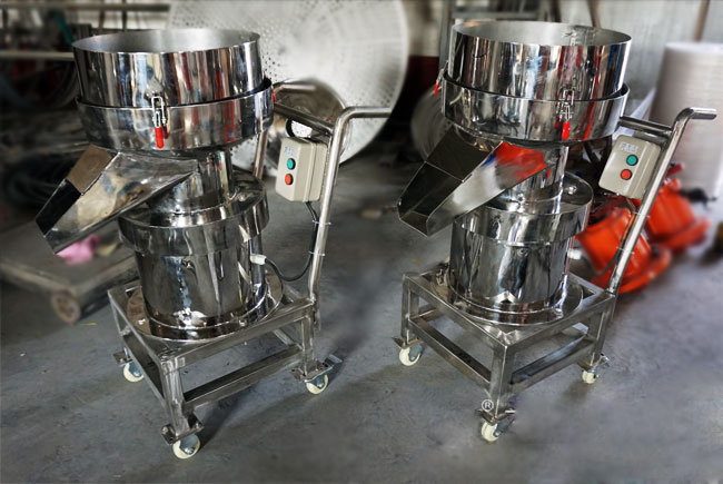 450型過濾篩機(jī)實拍：全不銹鋼小推車式過濾篩，便于篩機(jī)的移動，適合場地不確定的用戶。