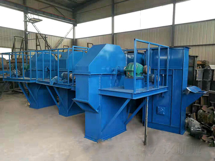 TD斗式提升機產(chǎn)品概述：屬于向上式的料斗式的垂直運動，能夠完成較高距離的提升。