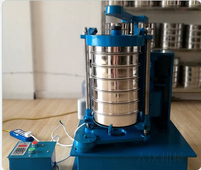 拍擊篩可放1-6層篩框可實(shí)現(xiàn)，2-7種不同等級(jí)的物料粒子段。